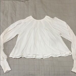 Free People Crewneck Top women Size Medium Long Sleeves‎ Pullover Pleated